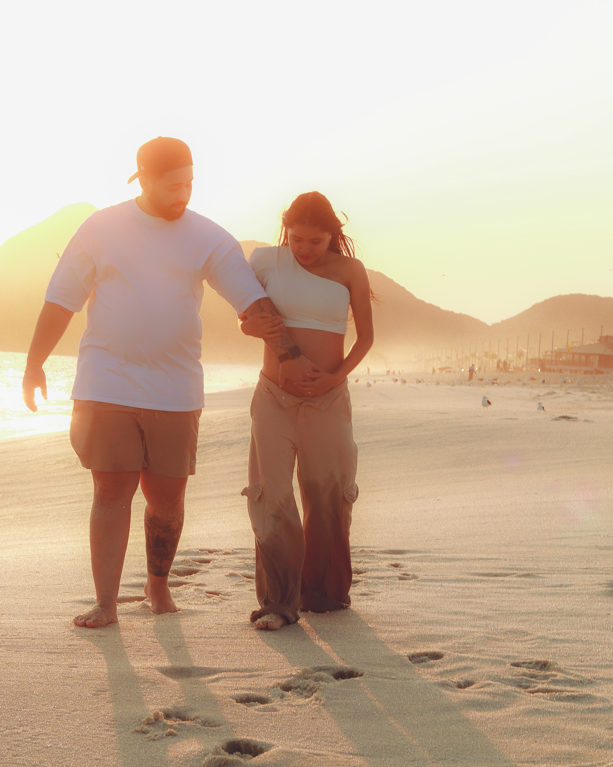 Casal andando na praia
Por do sol
Maricá
Rj