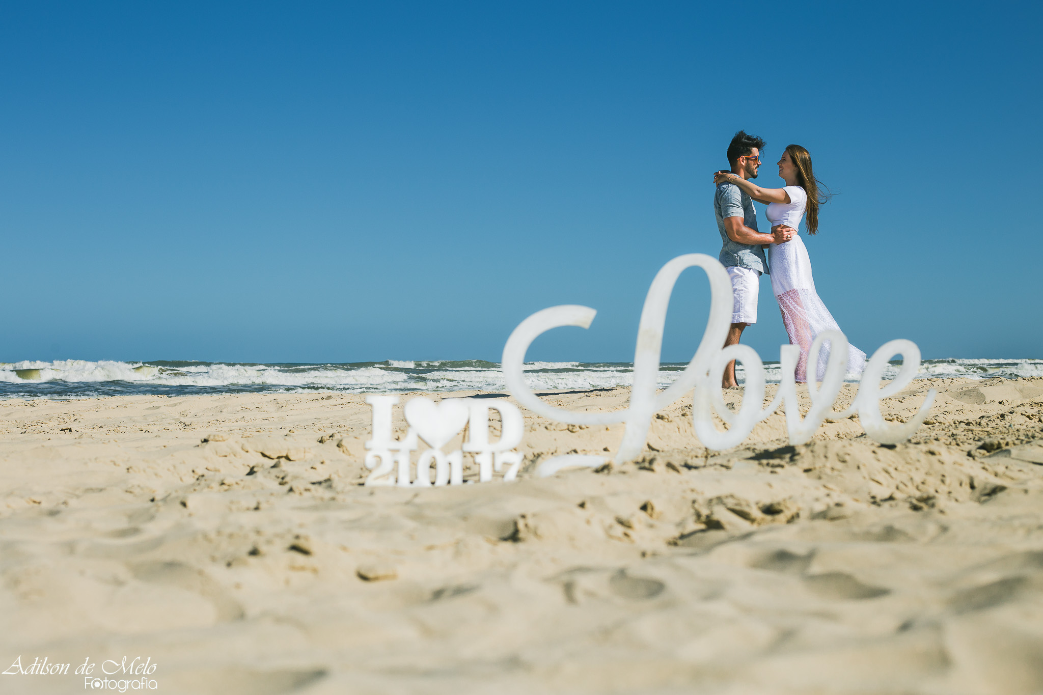 Ensaio pré casamento na praia, love, clicado pelo fotógrafo Adilson de Melo na praia de Torres/RS