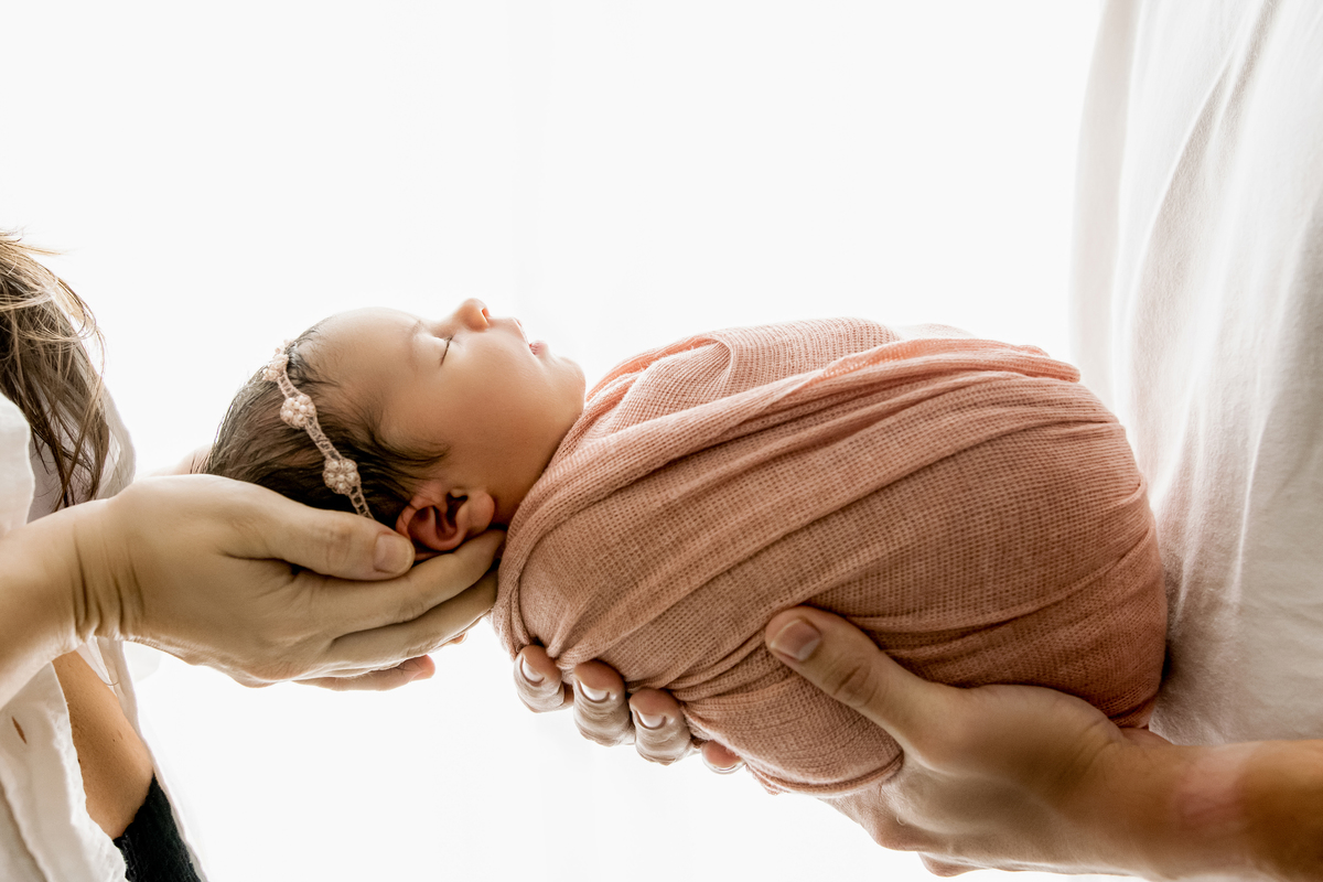 ensaio newborn, newborn barra, foto de bebê, foto de recém-nascido, estúdio newborn, melhor fotógrafa newborn, melhor fotógrafa de bebês, ensaio fotográfico, rita kessler, rita rodrigues fotografia, encantadora de bebês, newborn com segurança