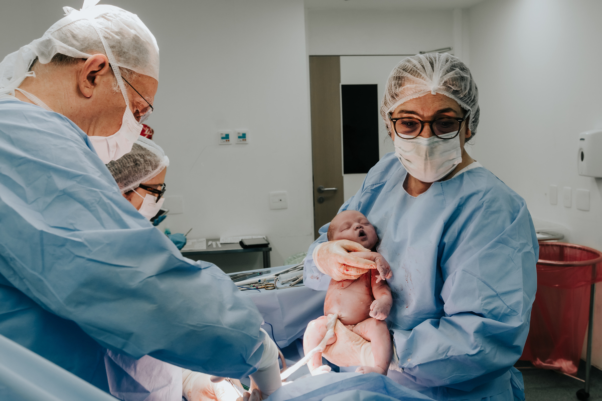 fotos de parto, perinatal, parto cesárea, cesárea, fotografia newborn, fotografia newborn barra da tijuca, fotografia newborn rj, fotografia de parto, foto de parto cesárea, fotógrafa de parto, fotógrafa de bebês, rita kessler, melhor fotógrafa newborn