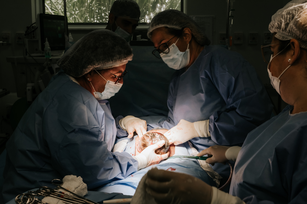 registro de parto, fotos de parto, fotos parto cesárea, perinatal, perinatal barra, fotografia de parto, cobertura fotográfica de parto, foto de bebê, newborn, newborn barra, newborn rio de janeiro, parto cesárea, gestante, foto de gestante, newborn rj