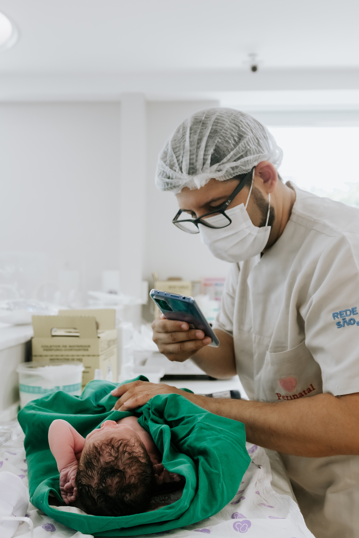 registro de parto, fotos de parto, fotos parto cesárea, perinatal, perinatal barra, fotografia de parto, cobertura fotográfica de parto, foto de bebê, newborn, newborn barra, newborn rio de janeiro, parto cesárea, gestante, foto de gestante, newborn rj