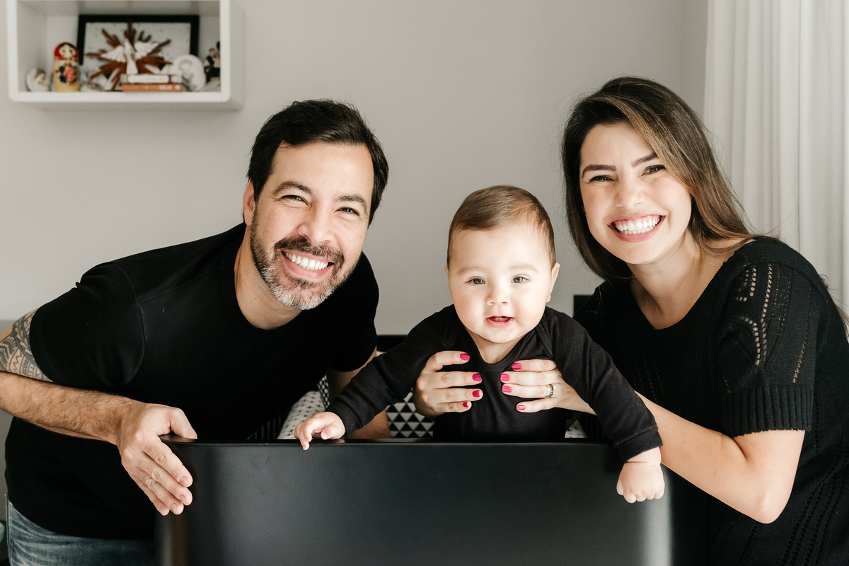 lifestyle, lifestyle barra da tijuca, acompanhamento de bebê, acompanhamento de bebê em casa, acompanhamento quadrimestral de bebê, acompanhamento quadrimestral lifestyle, fotos de bebê em casa, ensaio de família em casa, ensaio de família barra da tijuca