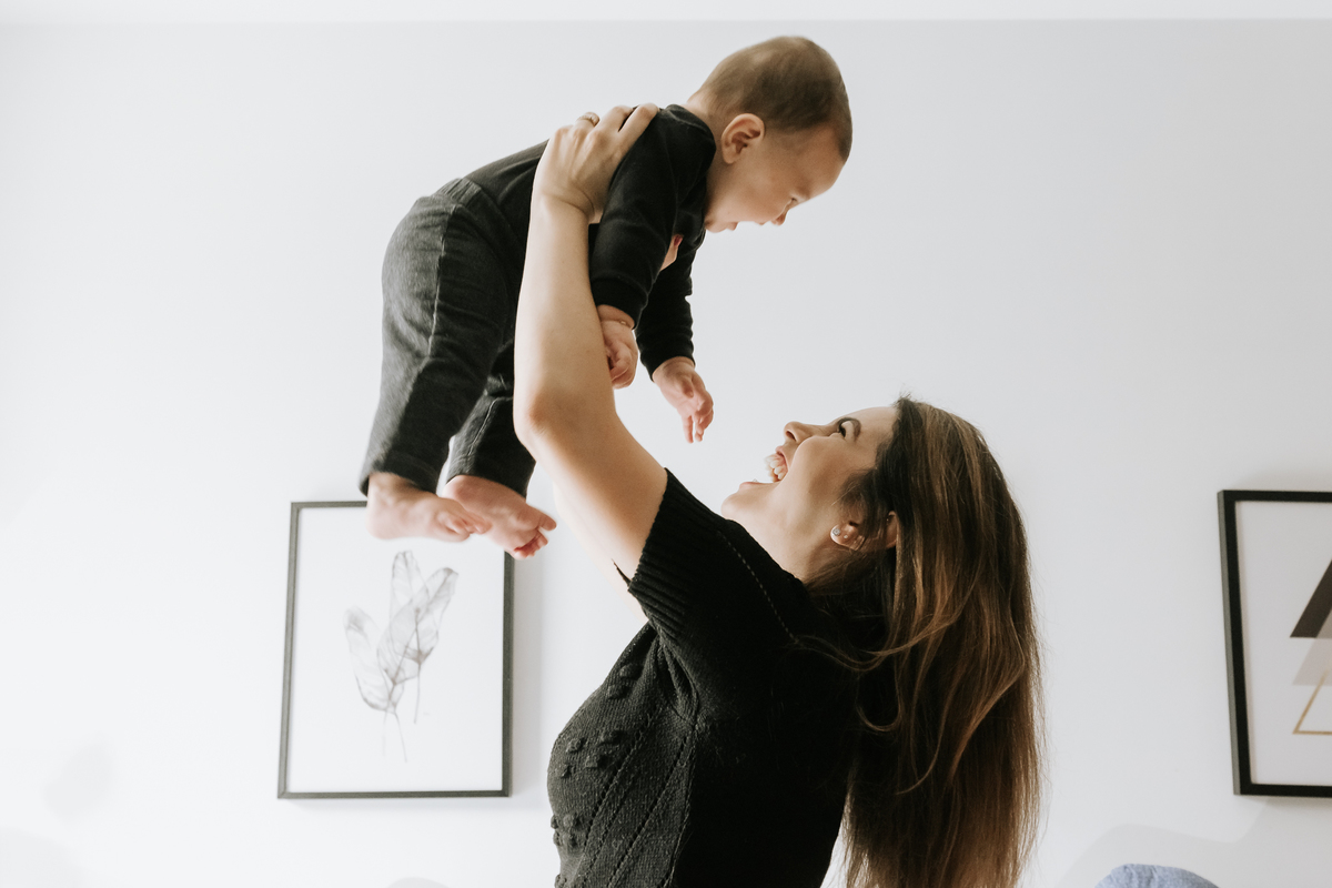 lifestyle, lifestyle barra da tijuca, acompanhamento de bebê, acompanhamento de bebê em casa, acompanhamento quadrimestral de bebê, acompanhamento quadrimestral lifestyle, fotos de bebê em casa, ensaio de família em casa, ensaio de família barra da tijuca