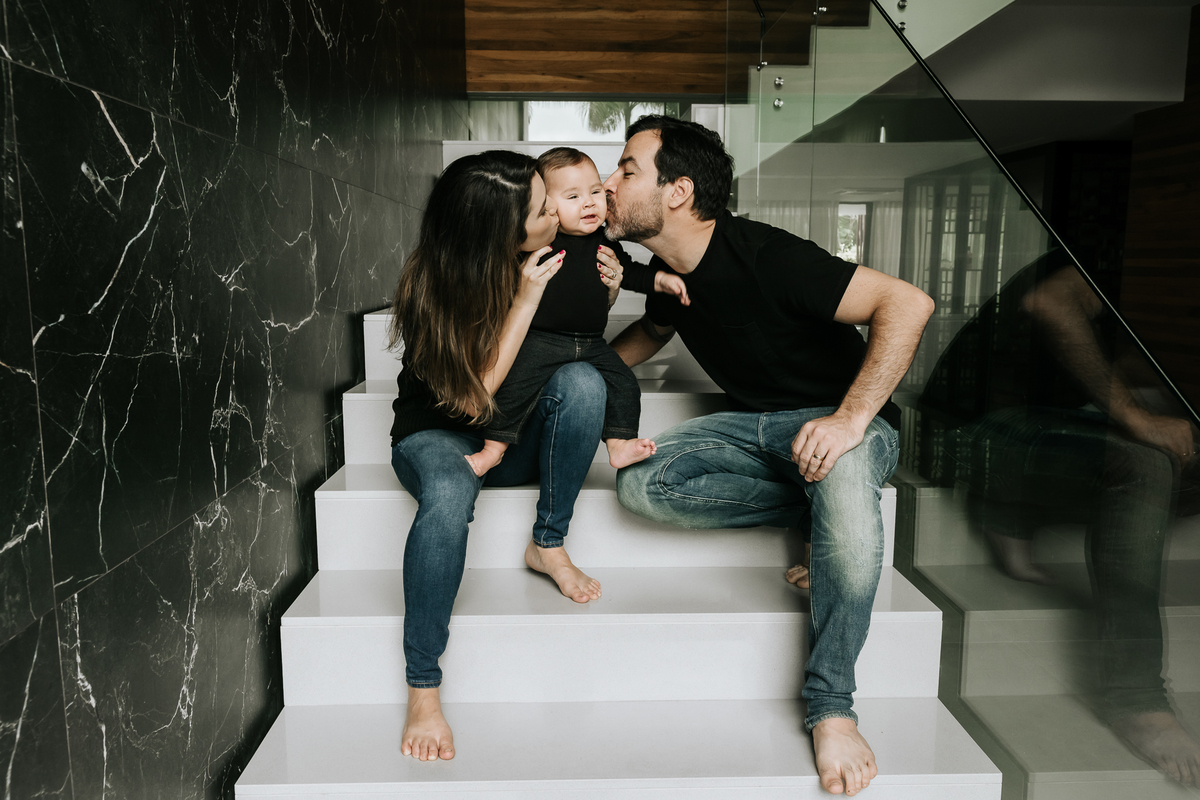 lifestyle, lifestyle barra da tijuca, acompanhamento de bebê, acompanhamento de bebê em casa, acompanhamento quadrimestral de bebê, acompanhamento quadrimestral lifestyle, fotos de bebê em casa, ensaio de família em casa, ensaio de família barra da tijuca