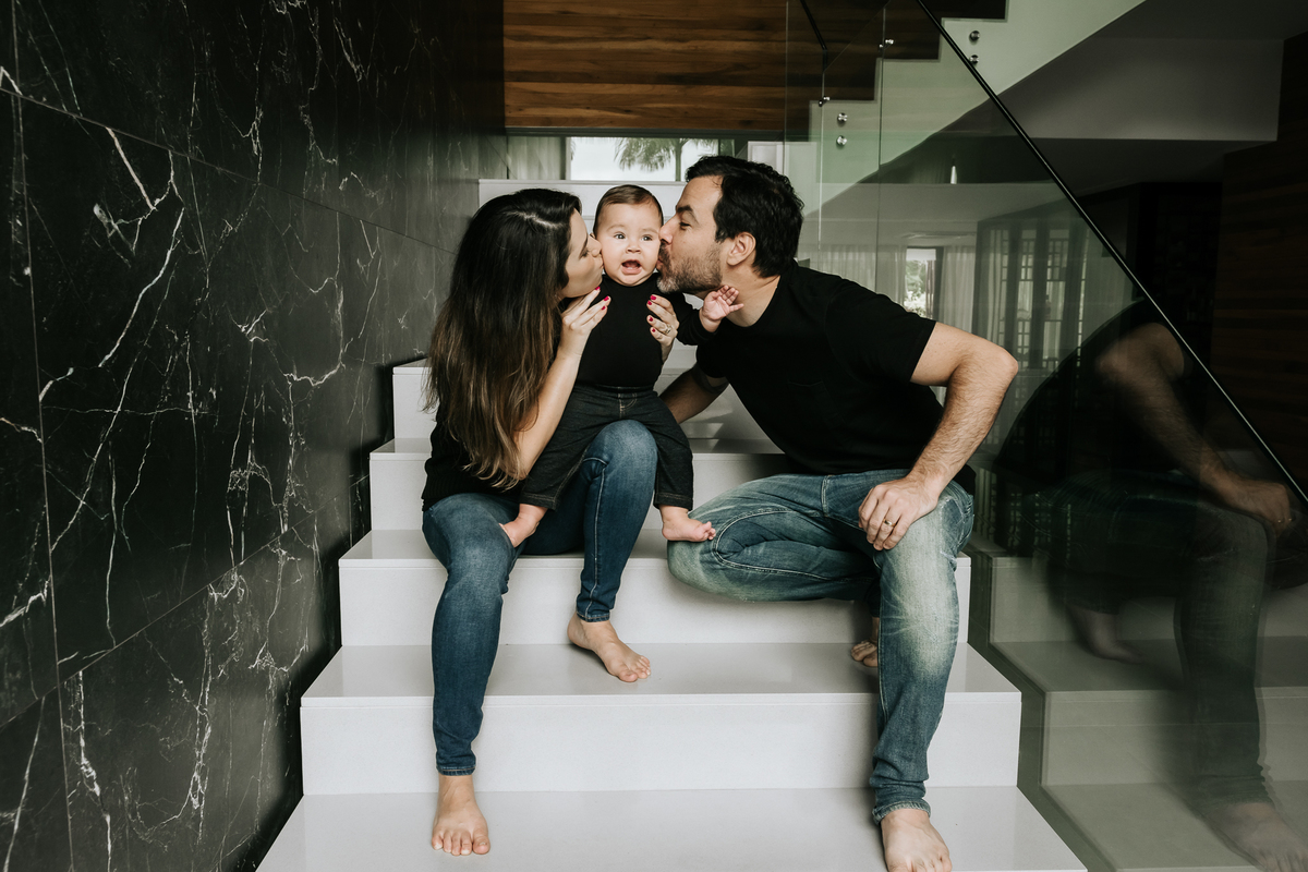 lifestyle, lifestyle barra da tijuca, acompanhamento de bebê, acompanhamento de bebê em casa, acompanhamento quadrimestral de bebê, acompanhamento quadrimestral lifestyle, fotos de bebê em casa, ensaio de família em casa, ensaio de família barra da tijuca