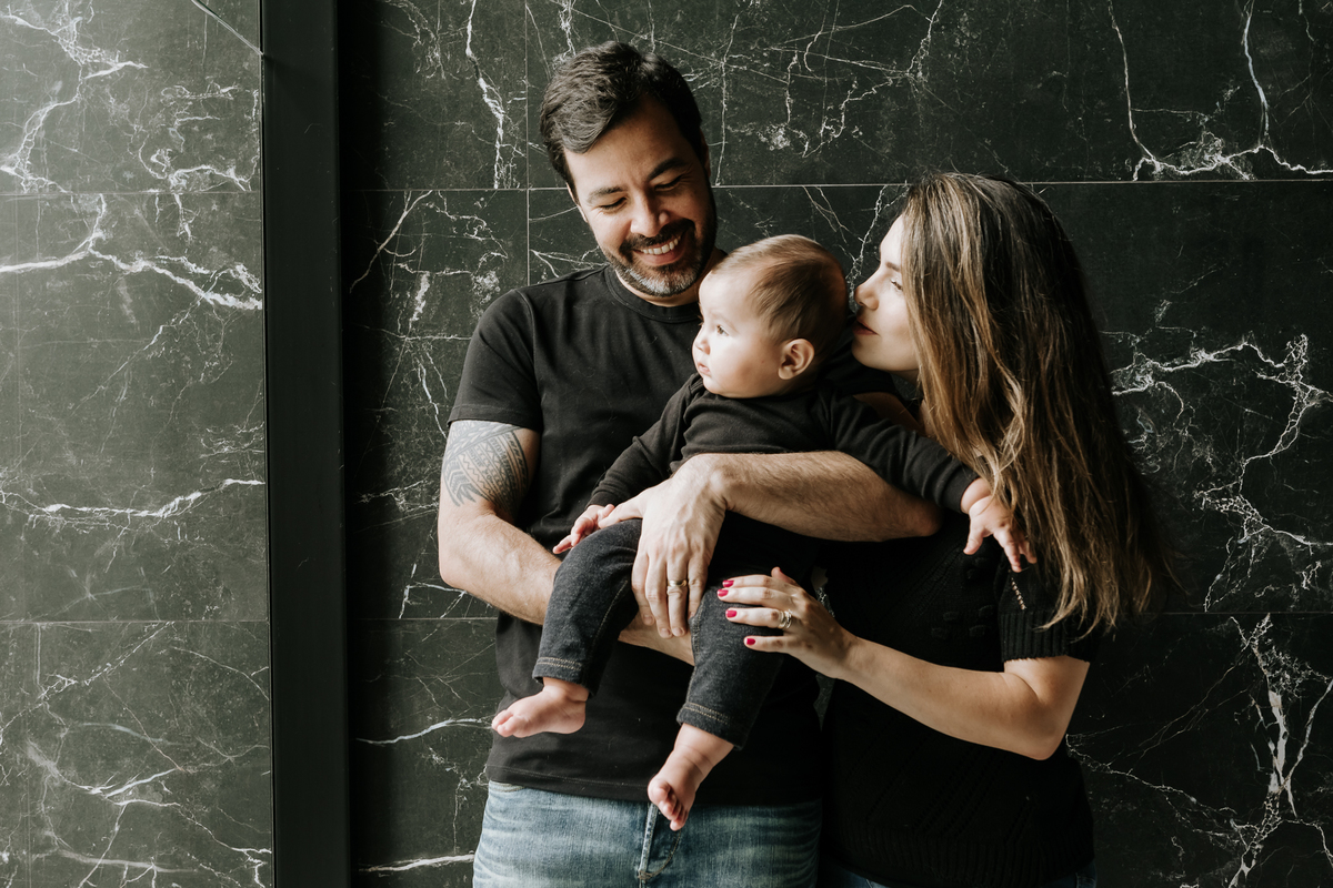 lifestyle, lifestyle barra da tijuca, acompanhamento de bebê, acompanhamento de bebê em casa, acompanhamento quadrimestral de bebê, acompanhamento quadrimestral lifestyle, fotos de bebê em casa, ensaio de família em casa, ensaio de família barra da tijuca