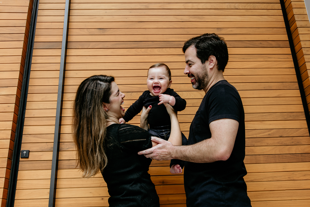 lifestyle, lifestyle barra da tijuca, acompanhamento de bebê, acompanhamento de bebê em casa, acompanhamento quadrimestral de bebê, acompanhamento quadrimestral lifestyle, fotos de bebê em casa, ensaio de família em casa, ensaio de família barra da tijuca