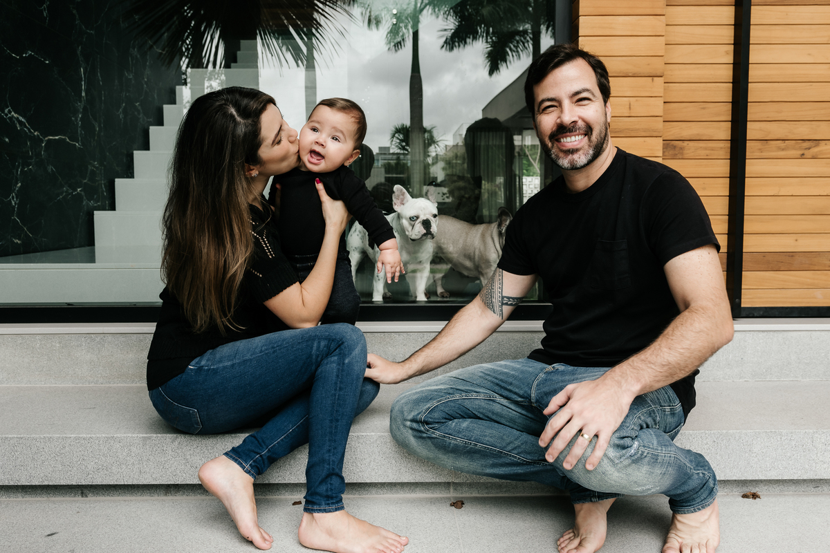 lifestyle, lifestyle barra da tijuca, acompanhamento de bebê, acompanhamento de bebê em casa, acompanhamento quadrimestral de bebê, acompanhamento quadrimestral lifestyle, fotos de bebê em casa, ensaio de família em casa, ensaio de família barra da tijuca