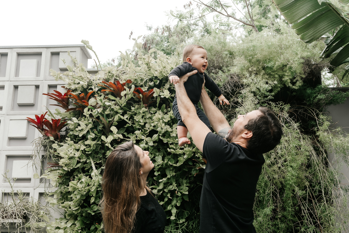 lifestyle, lifestyle barra da tijuca, acompanhamento de bebê, acompanhamento de bebê em casa, acompanhamento quadrimestral de bebê, acompanhamento quadrimestral lifestyle, fotos de bebê em casa, ensaio de família em casa, ensaio de família barra da tijuca