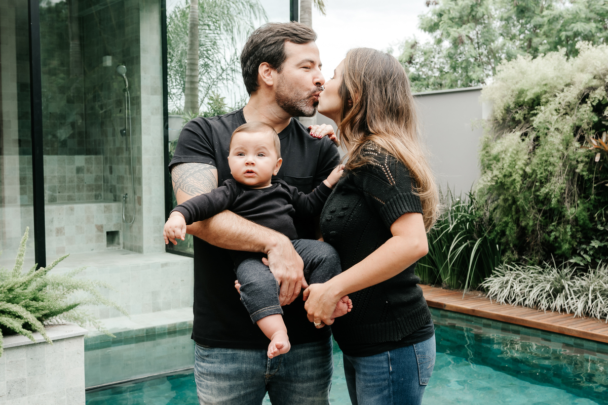 lifestyle, lifestyle barra da tijuca, acompanhamento de bebê, acompanhamento de bebê em casa, acompanhamento quadrimestral de bebê, acompanhamento quadrimestral lifestyle, fotos de bebê em casa, ensaio de família em casa, ensaio de família barra da tijuca