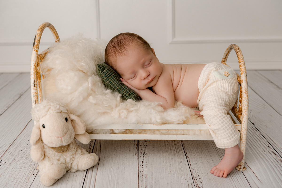 newborn barra, newborn barra da tijuca, newborn rio de janeiro, newborn clean, newborn branquinho, newborn minimalista, newborn em estúdio, fotos newborn, bebê recém-nascido, fotos minimalistas, fotos clarinhas, newborn delicado, melhor fotógrafa newborn