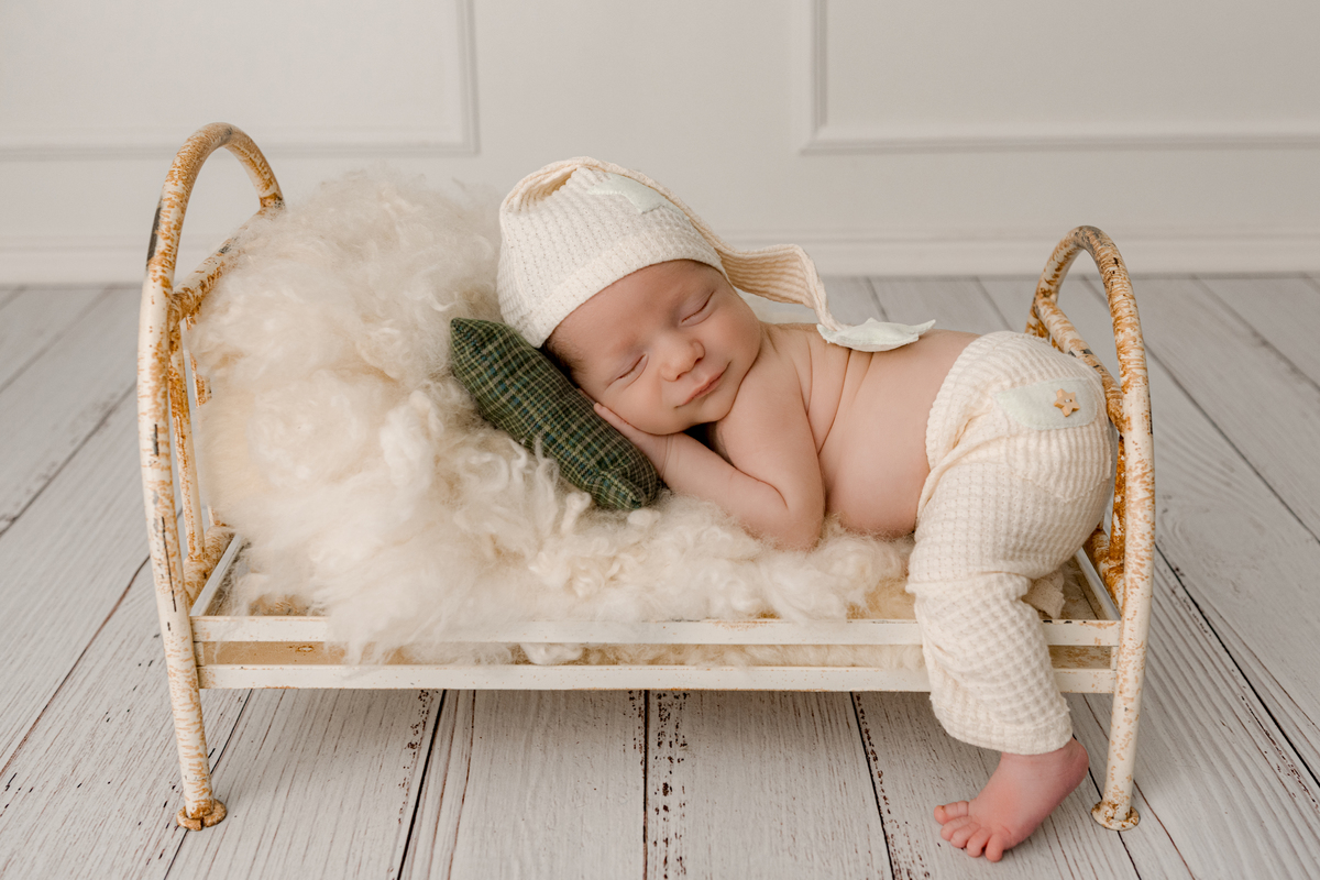 newborn barra, newborn barra da tijuca, newborn rio de janeiro, newborn clean, newborn branquinho, newborn minimalista, newborn em estúdio, fotos newborn, bebê recém-nascido, fotos minimalistas, fotos clarinhas, newborn delicado, melhor fotógrafa newborn