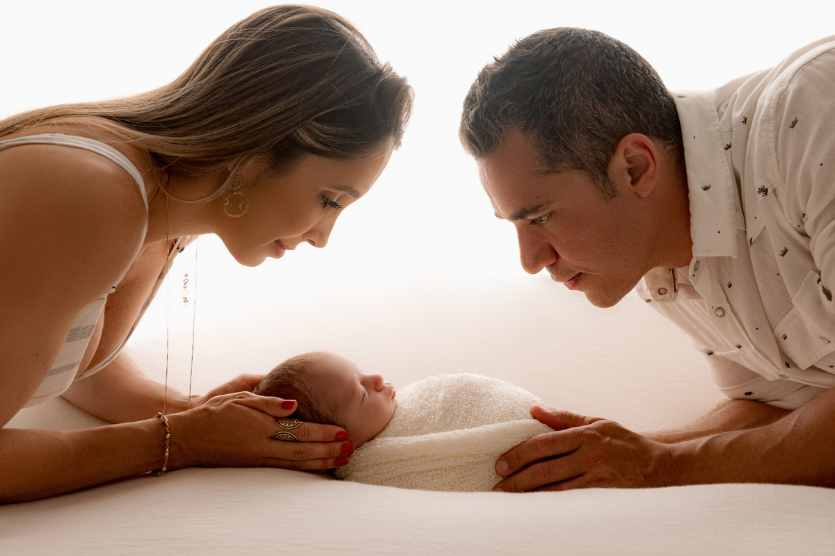 newborn barra, newborn barra da tijuca, newborn rio de janeiro, newborn clean, newborn branquinho, newborn minimalista, newborn em estúdio, fotos newborn, bebê recém-nascido, fotos minimalistas, fotos clarinhas, newborn delicado, melhor fotógrafa newborn