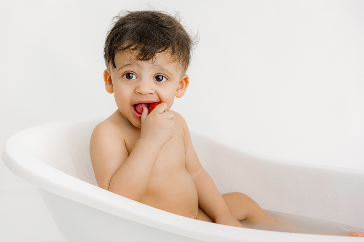 smash the cake, sessão de 1 ano, sessão com bolo, sessão com banho, fotos de bebê, cake smash, bolo para bebê, smash the cake saudável, ensaio de 1 ano, fotos de 1 ano, fotos com bolo, sessão fotográfica de1 ano, sessão de bebê, ensaio de bebê, smash