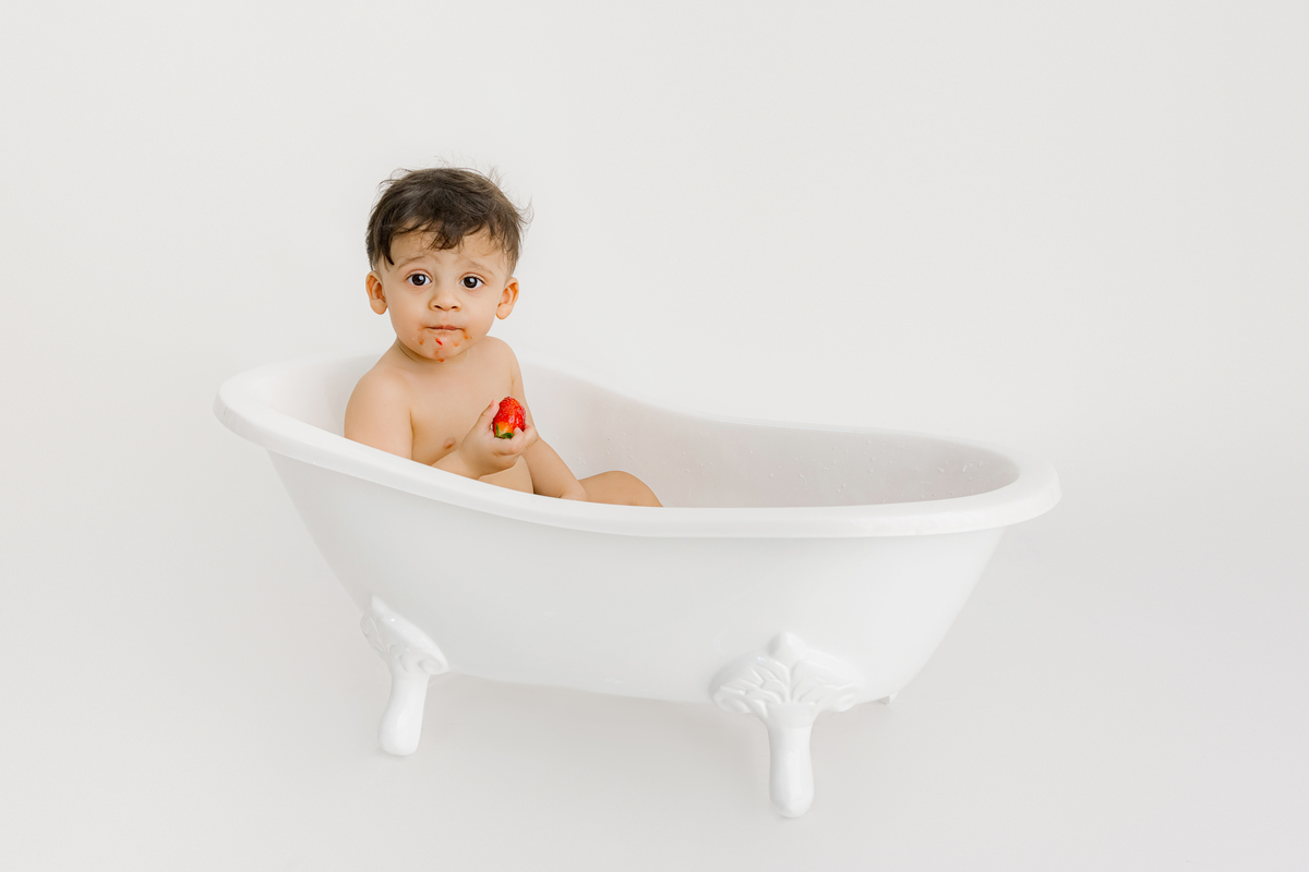 smash the cake, sessão de 1 ano, sessão com bolo, sessão com banho, fotos de bebê, cake smash, bolo para bebê, smash the cake saudável, ensaio de 1 ano, fotos de 1 ano, fotos com bolo, sessão fotográfica de1 ano, sessão de bebê, ensaio de bebê, smash