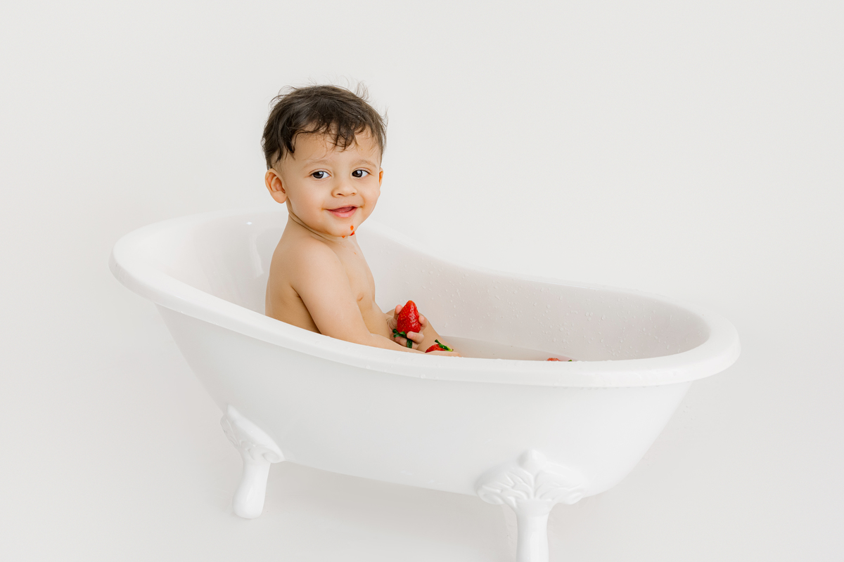 smash the cake, sessão de 1 ano, sessão com bolo, sessão com banho, fotos de bebê, cake smash, bolo para bebê, smash the cake saudável, ensaio de 1 ano, fotos de 1 ano, fotos com bolo, sessão fotográfica de1 ano, sessão de bebê, ensaio de bebê, smash