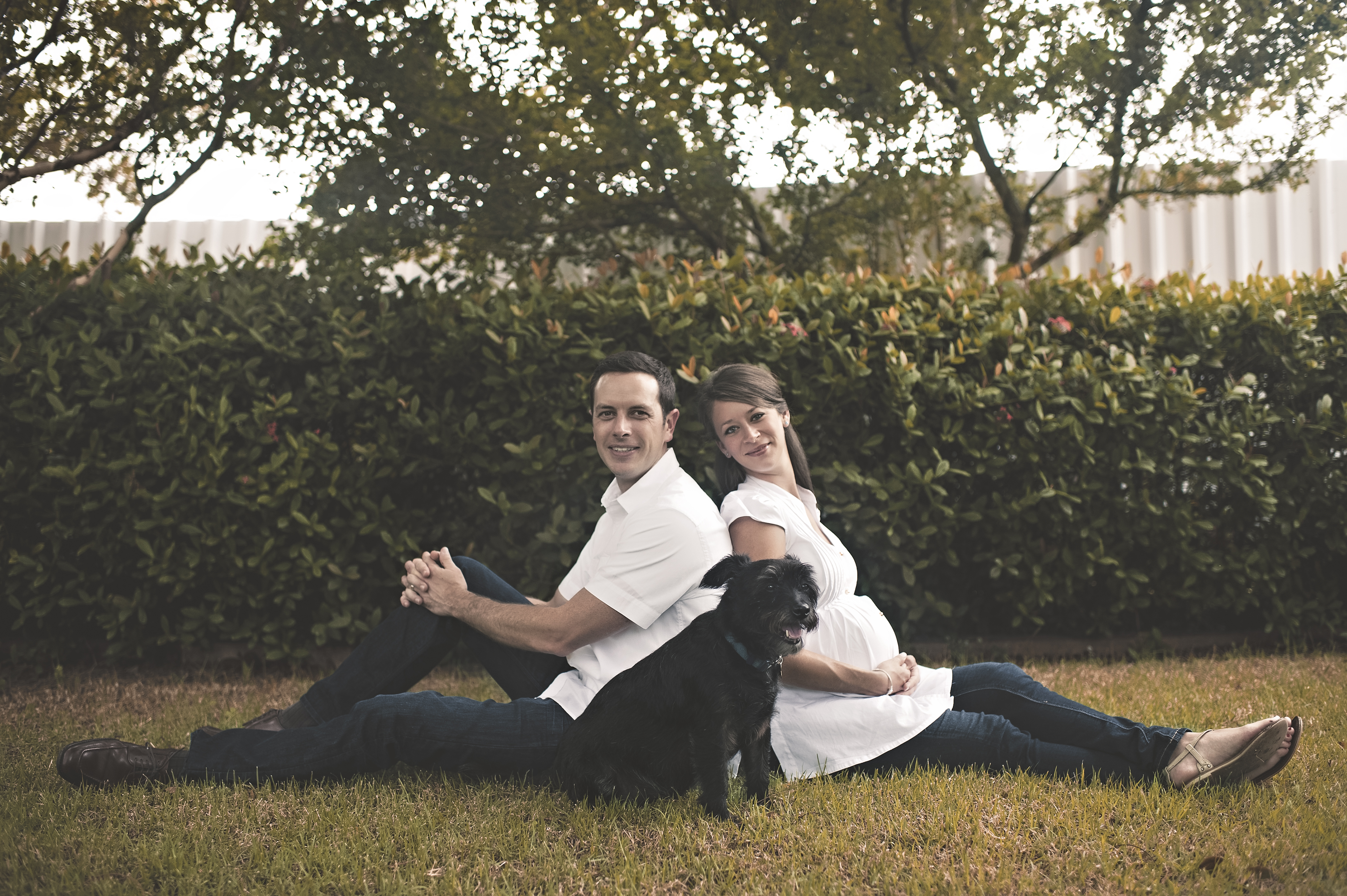 Ensaio externo de gestante fotos externas gestação Barra da Tijuca Rio de Janeiro família com cachorro pet