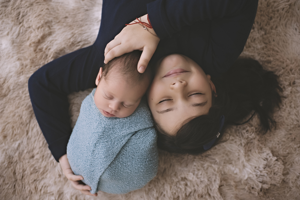 nascido, newborn, ensaio newborn, fotografia newborn, estúdio fotográfico na barra, barra da tijuca, foto com irmão