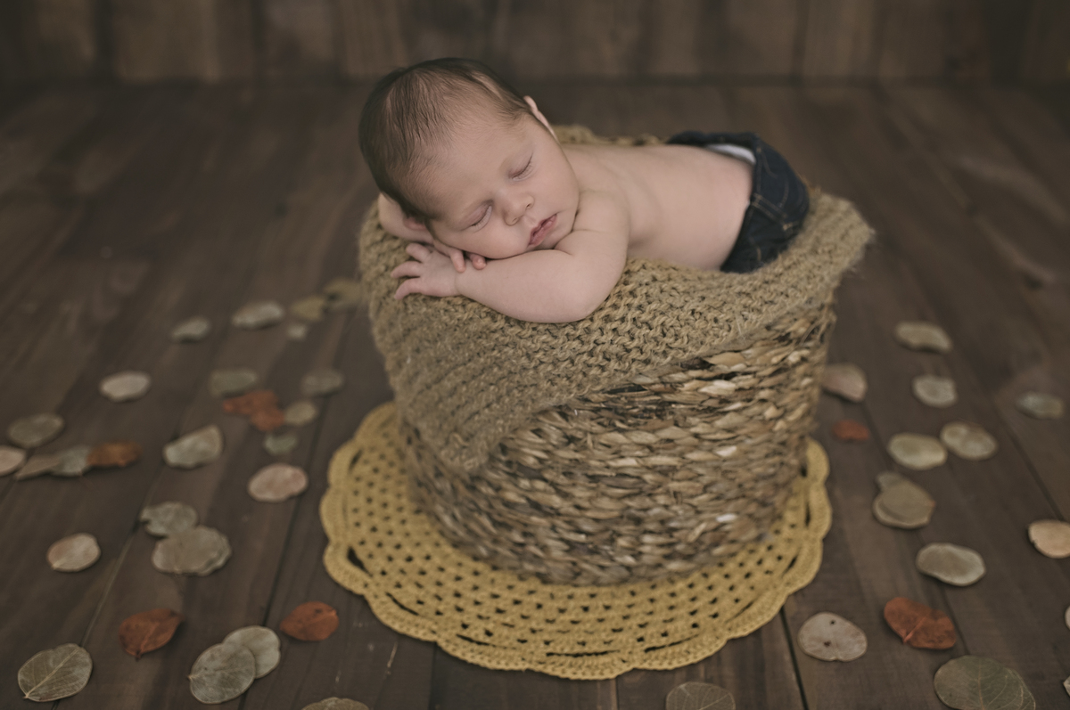 ensaio newborn, ensaio de bebê, ensaio de recém-nascido, foto de recém-nascido em estúdio, barra da tijuca, rio de janeiro, Rita Rodrigues Fotografia