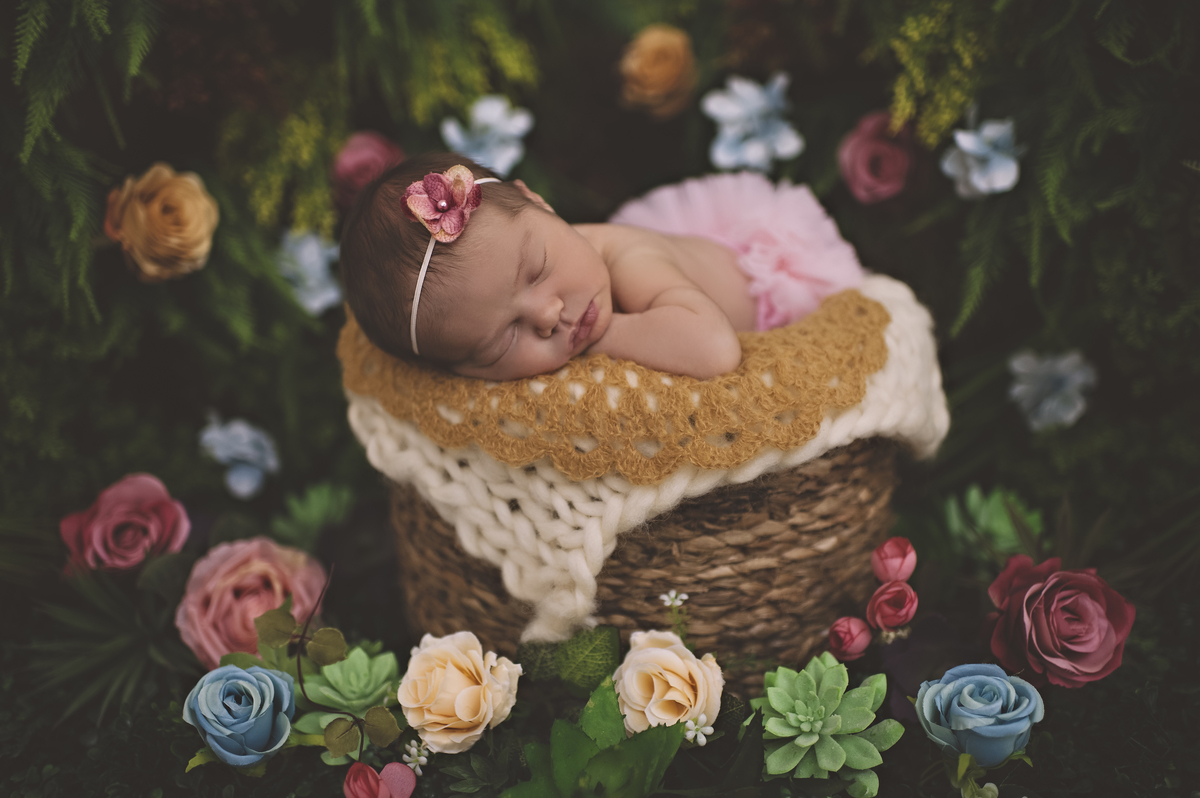 fotografia de bebê, foto de recém-nascido, foto newborn, ensaio newborn, Barra da Tijuca, Rio de Janeiro, Rita Rodrigues Fotografia, jardim secreto