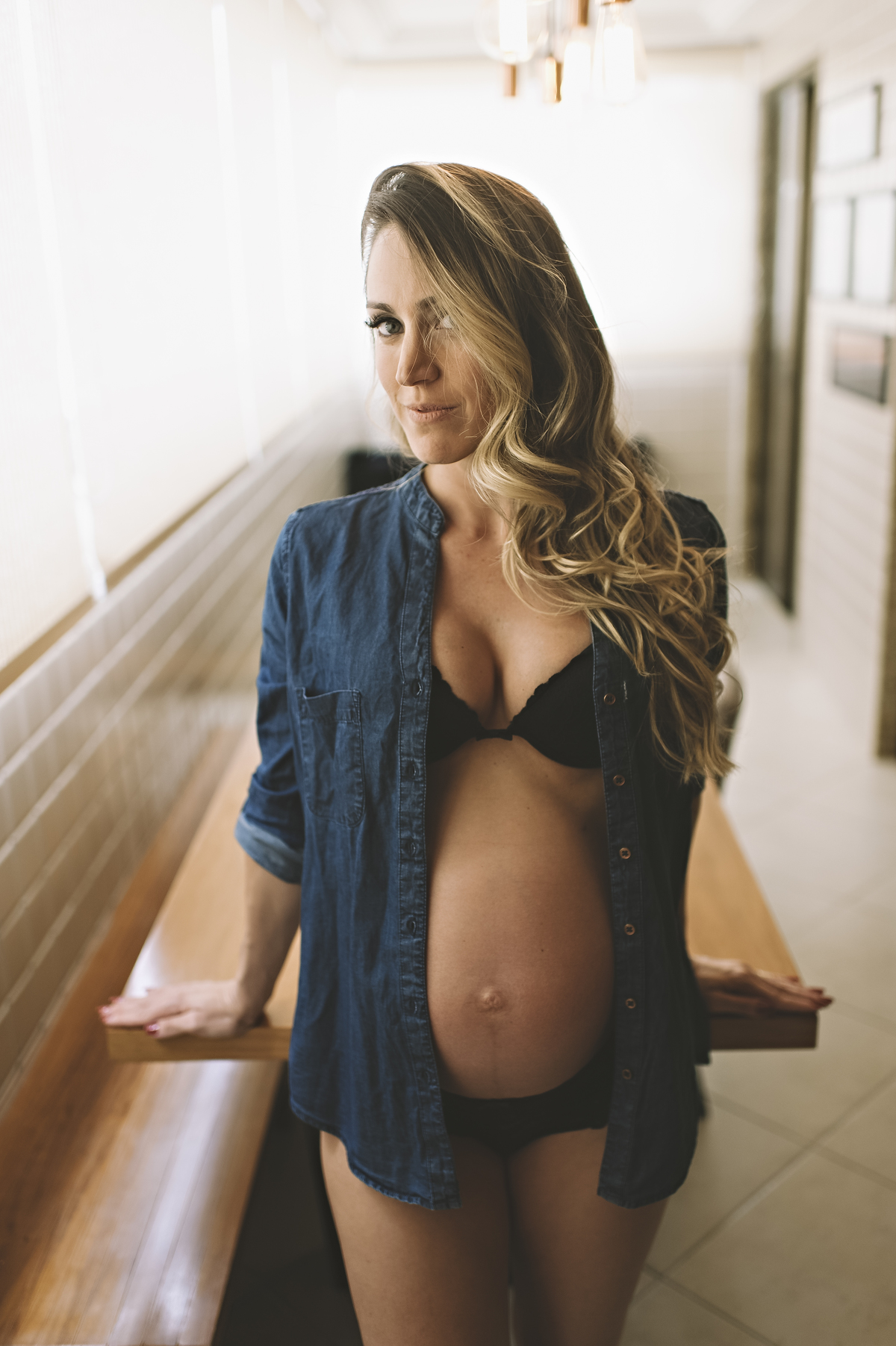 Foto de gestante, gestante, Rita Rodrigues Fotografia, ensaio elegante de gestante, barra da tijuca, ensaio em casa