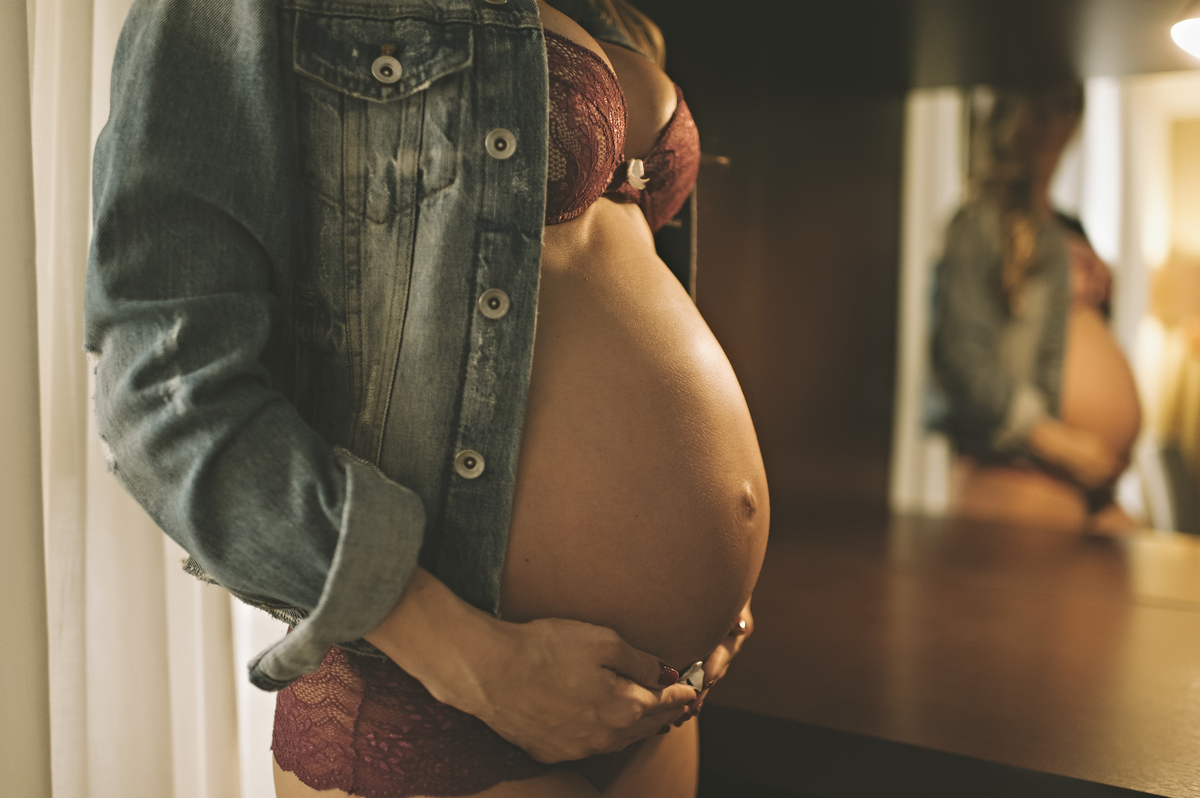 Foto de gestante, gestante, Rita Rodrigues Fotografia, ensaio elegante de gestante, barra da tijuca, ensaio em casa