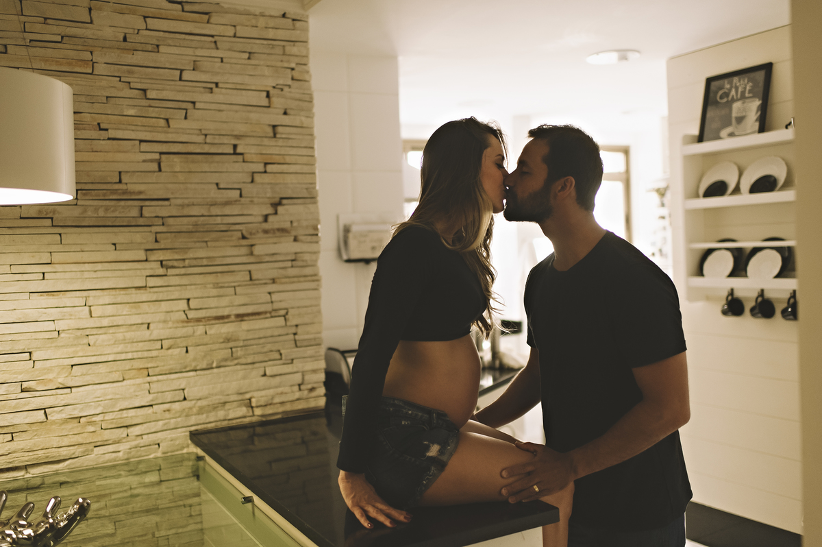 Foto de gestante, gestante, Rita Rodrigues Fotografia, ensaio elegante de gestante, barra da tijuca, ensaio em casa