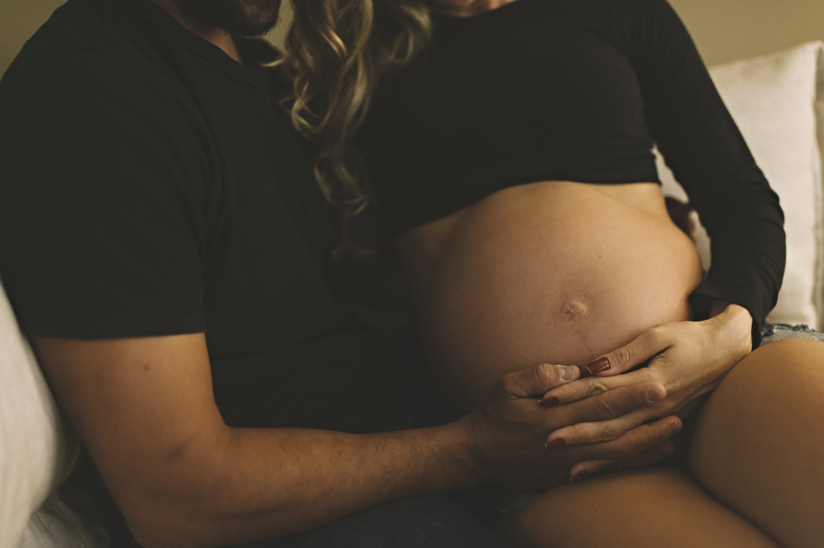 Foto de gestante, gestante, Rita Rodrigues Fotografia, ensaio elegante de gestante, barra da tijuca, ensaio em casa