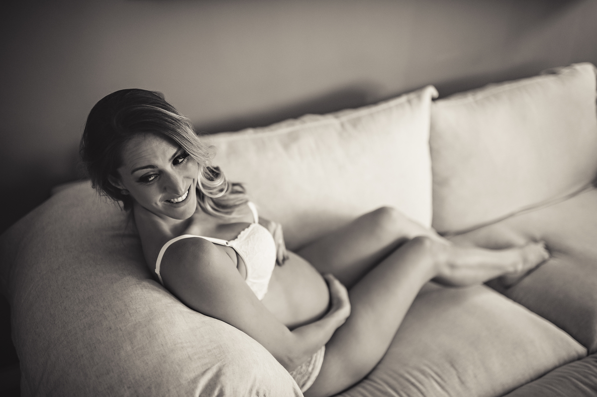 gestante, ensaio de gestante, ensaio elegante, gestante em casa, fotografia de gestante