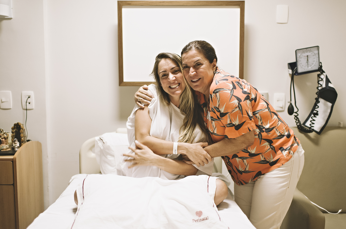 foto de parto, fotos na maternidade, parto, cesárea, nascimento, registro do nascimento, foto com emoção, registro do parto, perinatal da barra, parto com emoção, fotografia  de parto