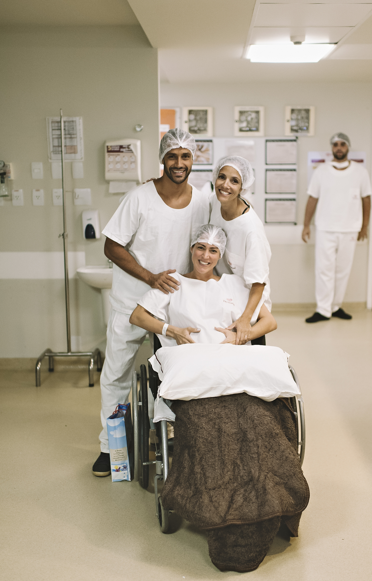 foto de parto, fotos na maternidade, parto, cesárea, nascimento, registro do nascimento, foto com emoção, registro do parto, perinatal da barra, parto com emoção, fotografia  de parto