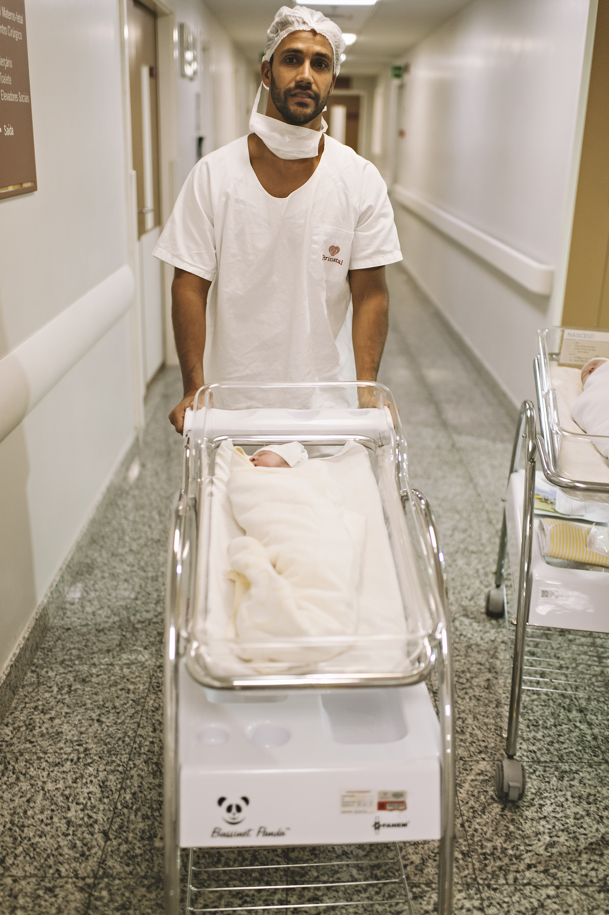 foto de parto, fotos na maternidade, parto, cesárea, nascimento, registro do nascimento, foto com emoção, registro do parto, perinatal da barra, parto com emoção, fotografia  de parto, nascimento, foto com emoção, parto emocionante, registro do parto