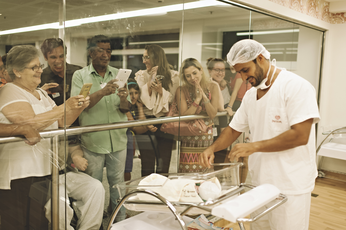 foto de parto, fotos na maternidade, parto, cesárea, nascimento, registro do nascimento, foto com emoção, registro do parto, perinatal da barra, parto com emoção, fotografia  de parto, nascimento, foto com emoção, parto emocionante, registro do parto