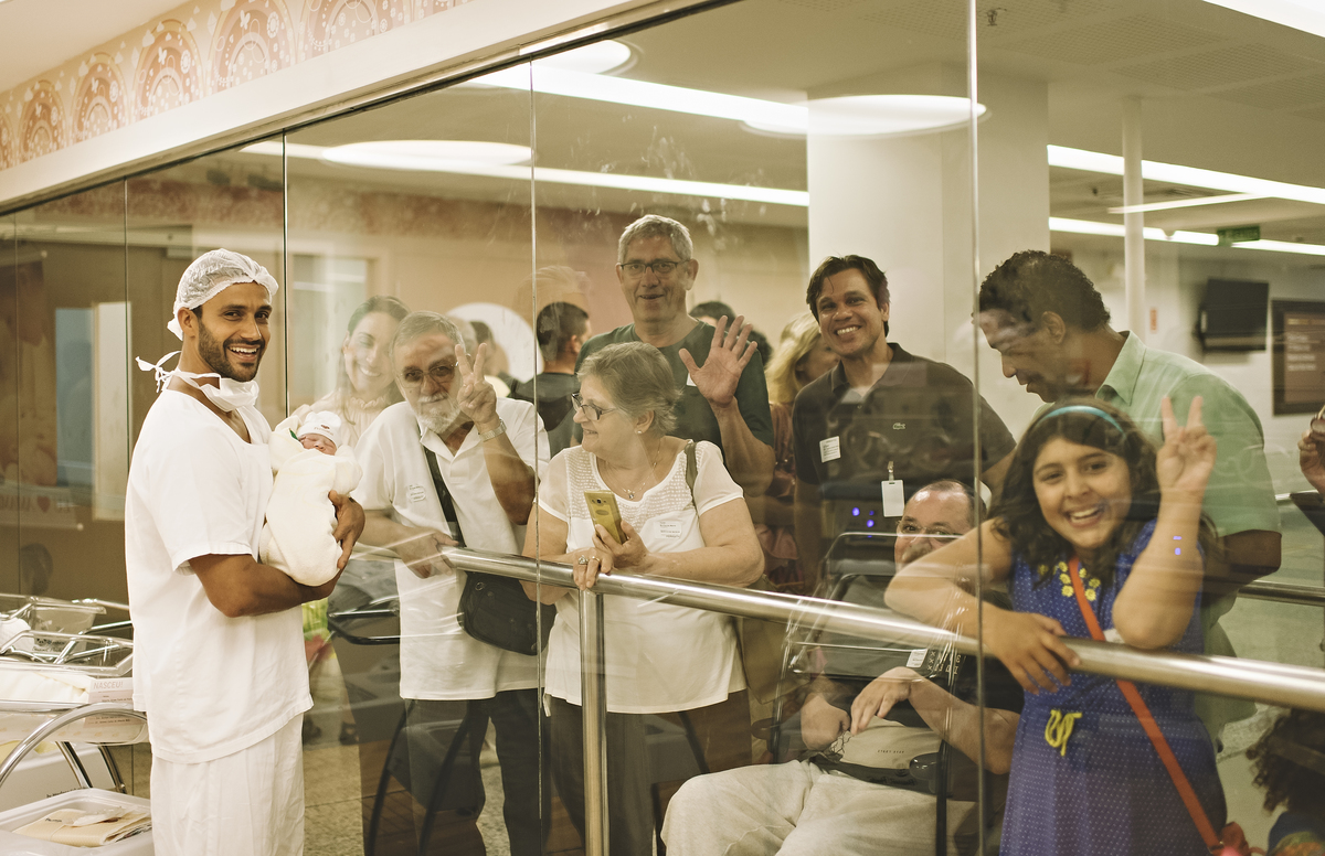 foto de parto, fotos na maternidade, parto, cesárea, nascimento, registro do nascimento, foto com emoção, registro do parto, perinatal da barra, parto com emoção, fotografia  de parto, nascimento, foto com emoção, parto emocionante, registro do parto