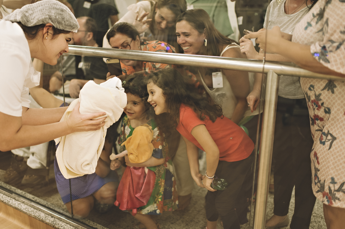foto de parto, fotos na maternidade, parto, cesárea, nascimento, registro do nascimento, foto com emoção, registro do parto, perinatal da barra, parto com emoção, fotografia  de parto, nascimento, foto com emoção, parto emocionante, registro do parto