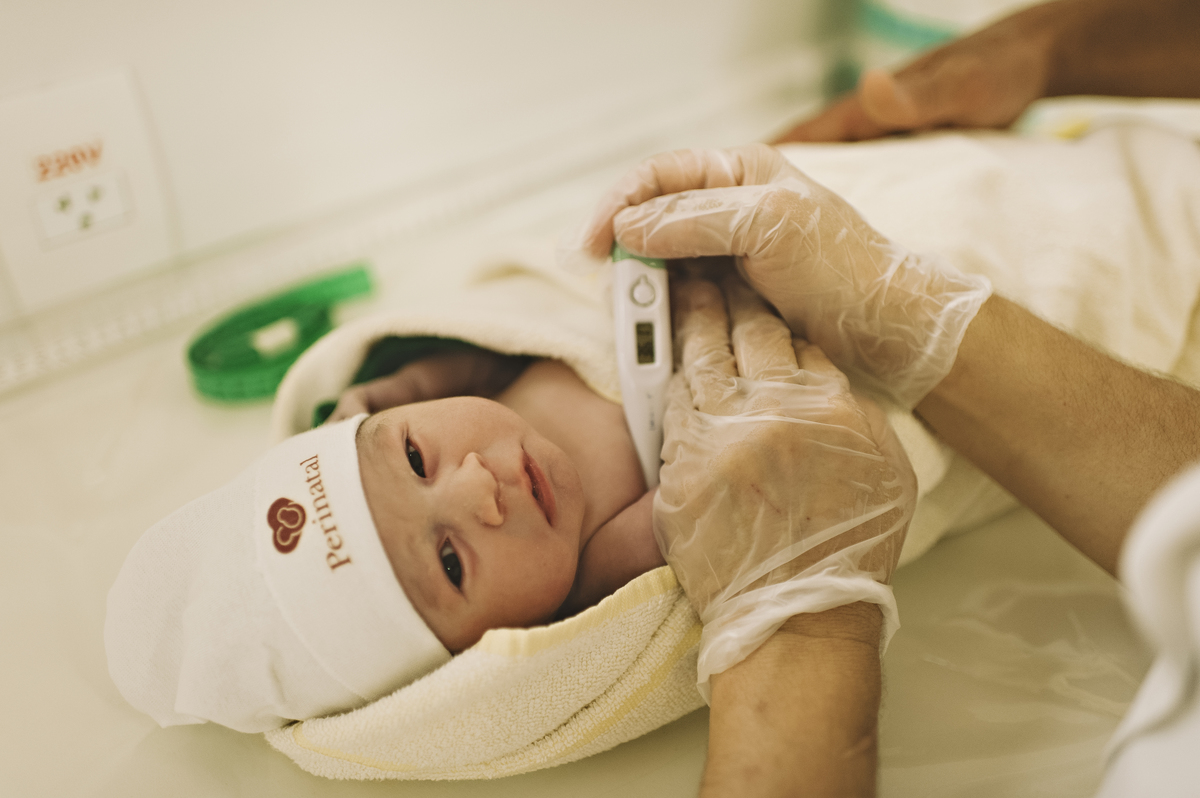 foto de parto, fotos na maternidade, parto, cesárea, nascimento, registro do nascimento, foto com emoção, registro do parto, perinatal da barra, parto com emoção, fotografia  de parto, nascimento, foto com emoção, parto emocionante, registro do parto