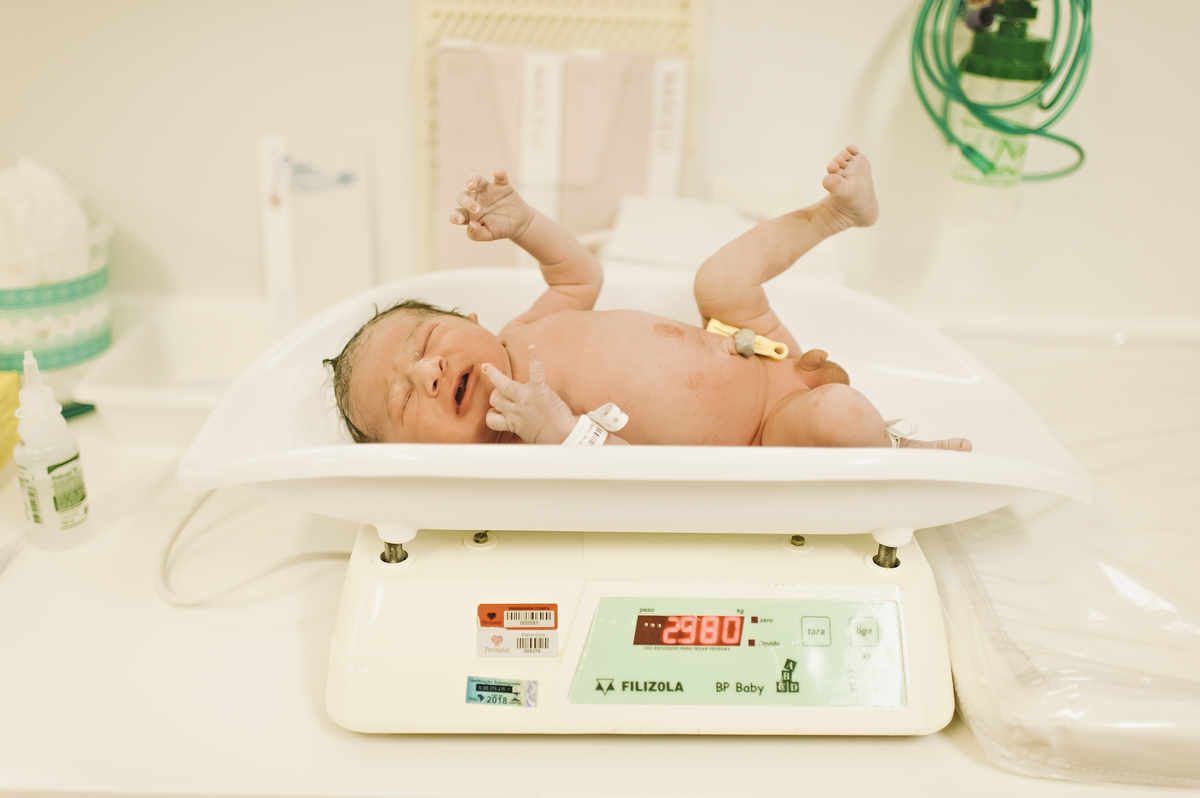 foto de parto, fotos na maternidade, parto, cesárea, nascimento, registro do nascimento, foto com emoção, registro do parto, perinatal da barra, parto com emoção, fotografia  de parto, nascimento, foto com emoção, parto emocionante, registro do parto