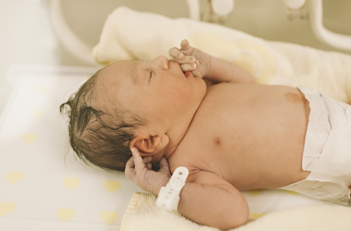 foto de parto, fotos na maternidade, parto, cesárea, nascimento, registro do nascimento, foto com emoção, registro do parto, perinatal da barra, parto com emoção, fotografia  de parto, nascimento, foto com emoção, parto emocionante, registro do parto