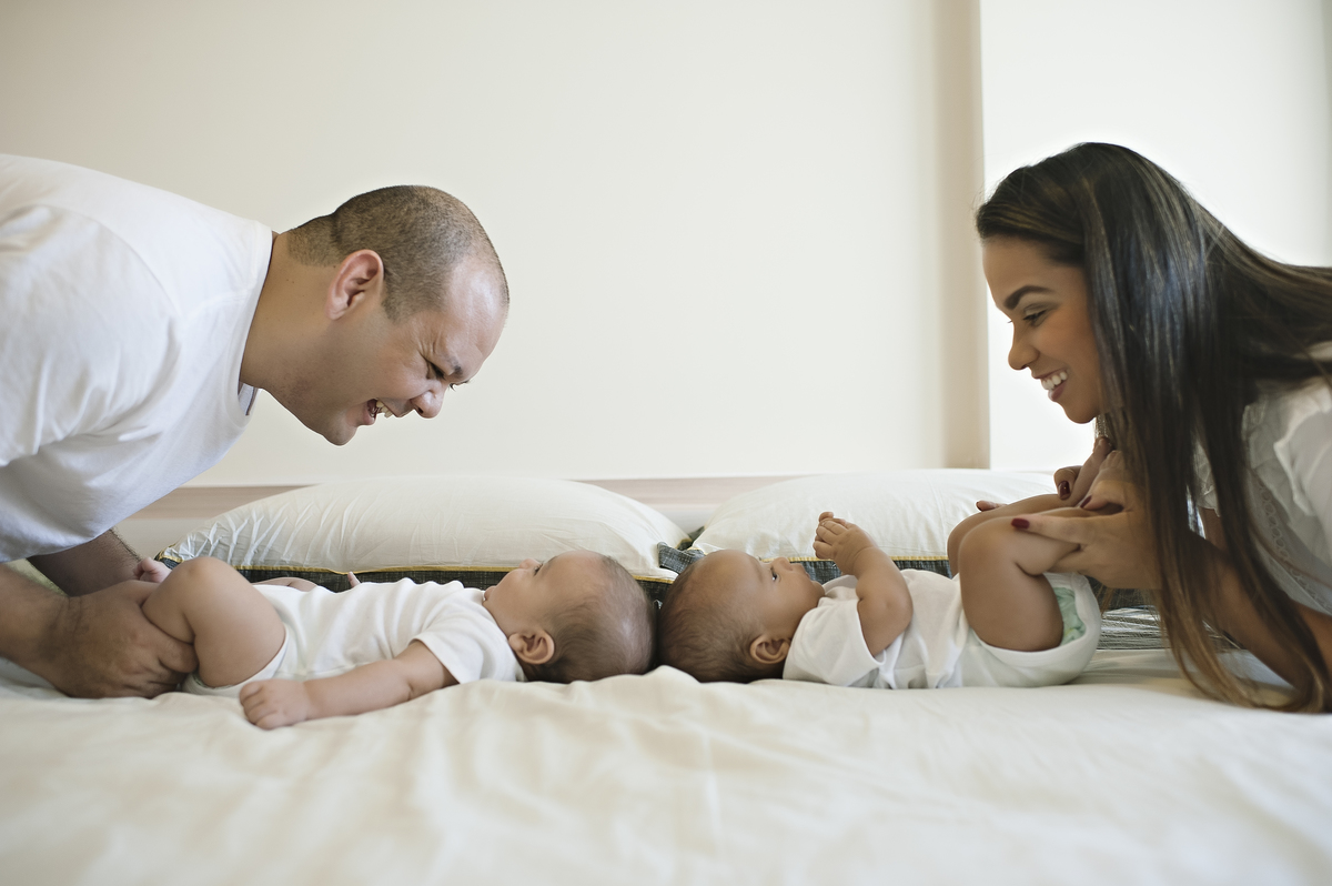 foto de bebê, ensaio de bebê, fotografia de bebê na barra da tijuca, ensaio lifestyle na barra da tijuca, barra da tijuca, foto bebê barra, ensaio de gêmeos, foto de gêmeos, foto de família, ensaio de família, rita rodrigues fotografia, barra da tijuca