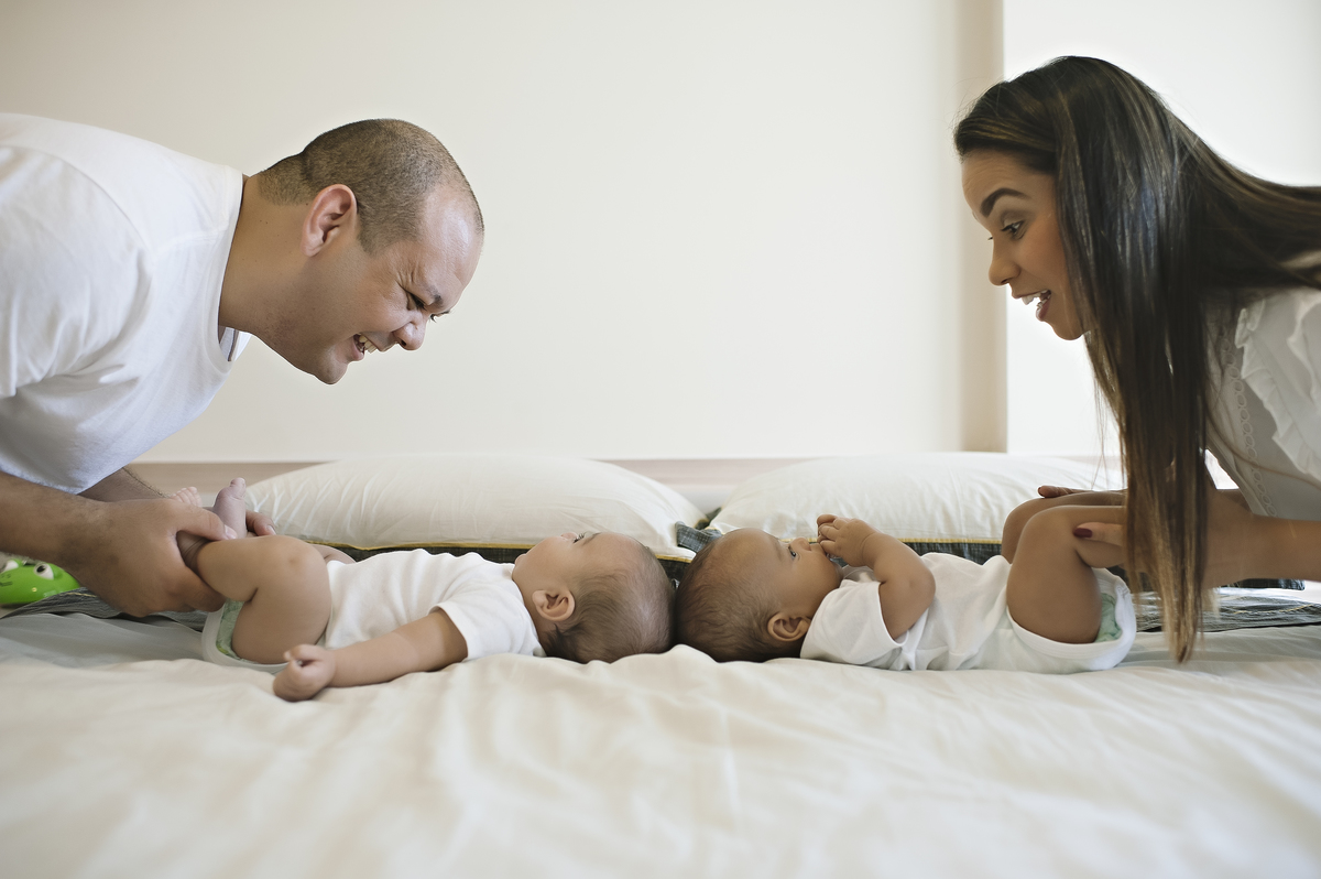 foto de bebê, ensaio de bebê, fotografia de bebê na barra da tijuca, ensaio lifestyle na barra da tijuca, barra da tijuca, foto bebê barra, ensaio de gêmeos, foto de gêmeos, foto de família, ensaio de família, rita rodrigues fotografia, barra da tijuca