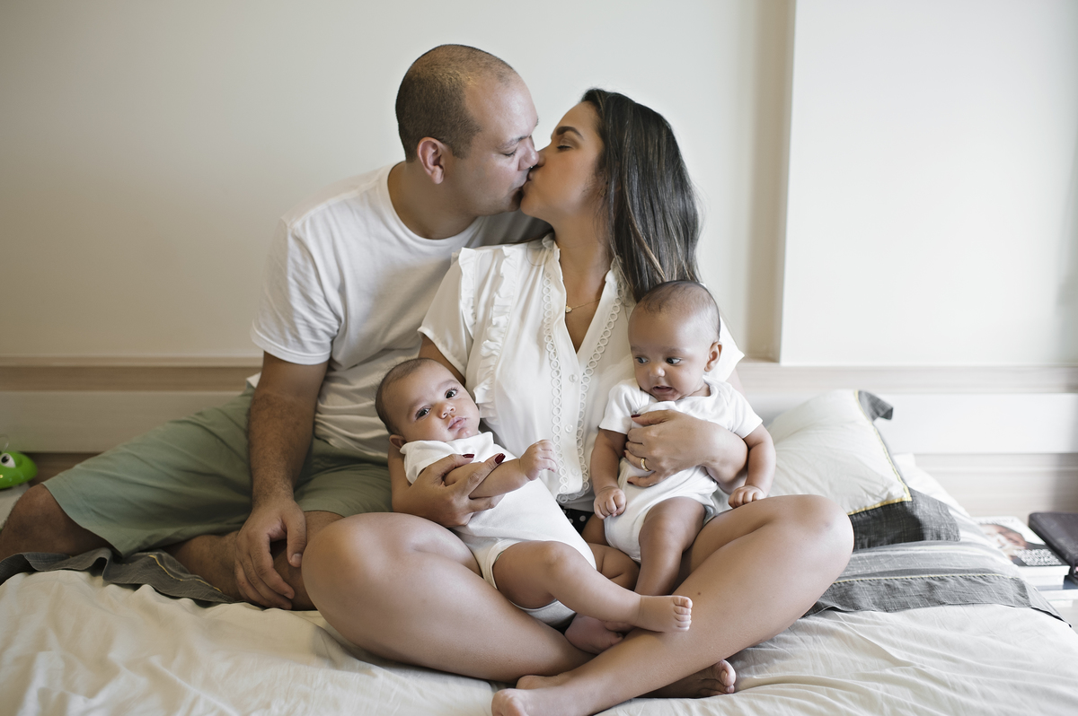 foto de bebê, ensaio de bebê, fotografia de bebê na barra da tijuca, ensaio lifestyle na barra da tijuca, barra da tijuca, foto bebê barra, ensaio de gêmeos, foto de gêmeos, foto de família, ensaio de família, rita rodrigues fotografia, barra da tijuca