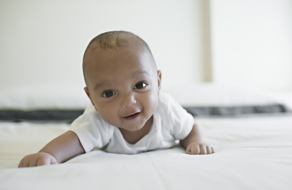 ensaio de família barra da tijuca, ensaio de bebê, foto de bebê, barra da tijuca, lifestyle, ensaio lifestyle, gêmeos, acompanhamento de bebês na barra da tijuca, acompanhamento trimestral, acompanhamento fotográfico de bebês, ensaio de gêmeos 