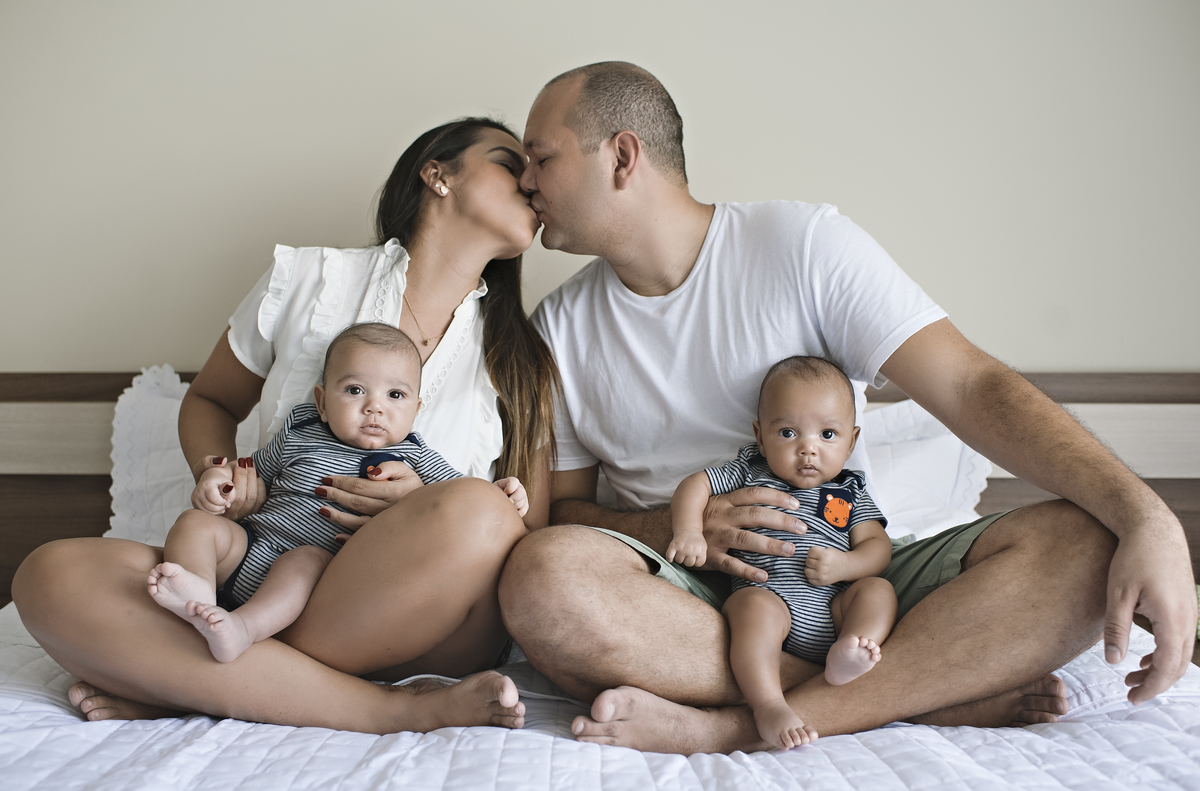 ensaio de bebê na barra da tijuca, acompanhamento trimestral barra da tijuca, acompanhamento fotográfico de bebês, foto de bebês na barra da tijuca, ensaio de gêmeos, fotos de gêmeos, acompanhamento de gêmeos, ensaio lifestyle de gêmeos, lifestyle barra
