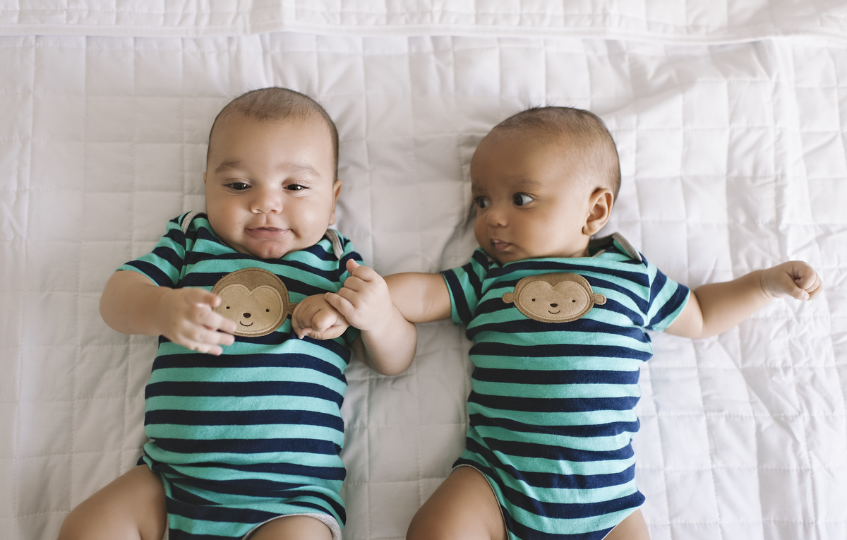 gêmeos, ensaio de gêmeos na barra da tijuca, foto de gêmeos barra da tijuca, barra da tijuca, acompanhamento trimestral de gêmeos, acompanhamento fotográfico de bebês barra da tijuca, foto de bebês barra da tijuca, ensaio de bebês barra da tijuca, 