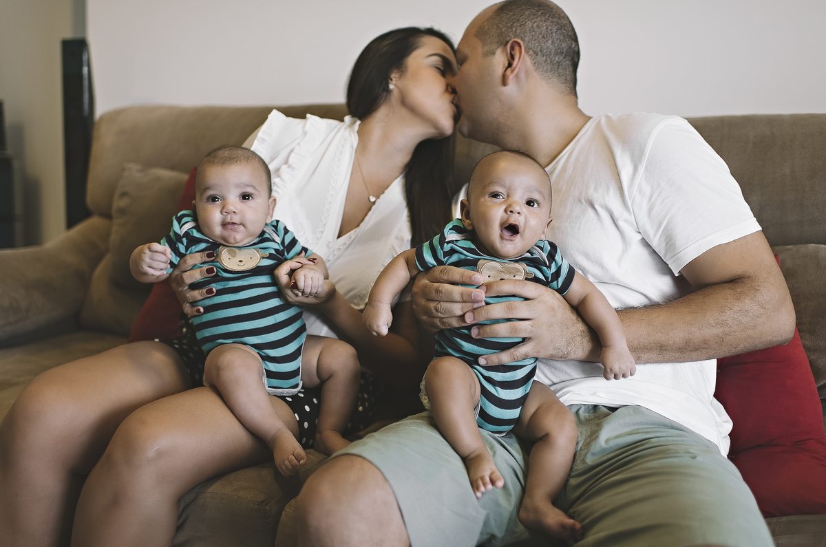 gêmeos, ensaio de gêmeos na barra da tijuca, foto de gêmeos barra da tijuca, barra da tijuca, acompanhamento trimestral de gêmeos, acompanhamento fotográfico de bebês barra da tijuca, foto de bebês barra da tijuca, ensaio de bebês barra da tijuca, 