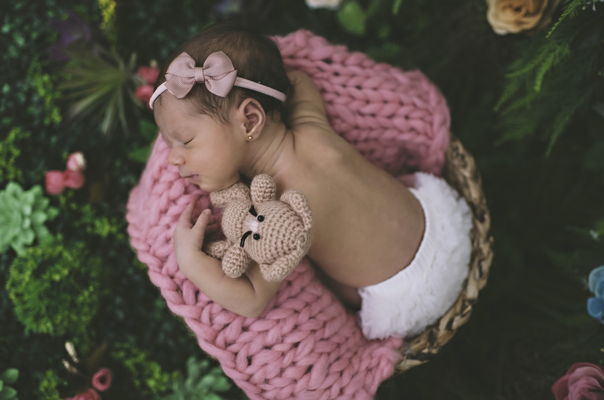 fotos newborn no jardim secreto, foto de bebê em jardim na barra da tijuca, newborn barra da tijuca, estúdio fotográfico na barra da tijuca, fotos de recém- nascidos, rita rodrigues fotografia, foto newborn, fotografia de bebês, book infantil, Barra