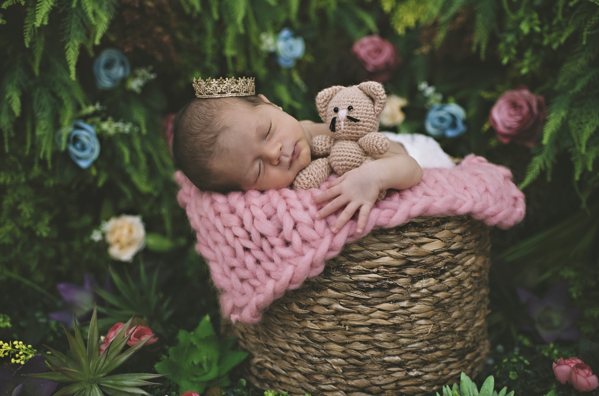 fotos newborn no jardim secreto, foto de bebê em jardim na barra da tijuca, newborn barra da tijuca, estúdio fotográfico na barra da tijuca, fotos de recém- nascidos, rita rodrigues fotografia, foto newborn, fotografia de bebês, book infantil, Barra