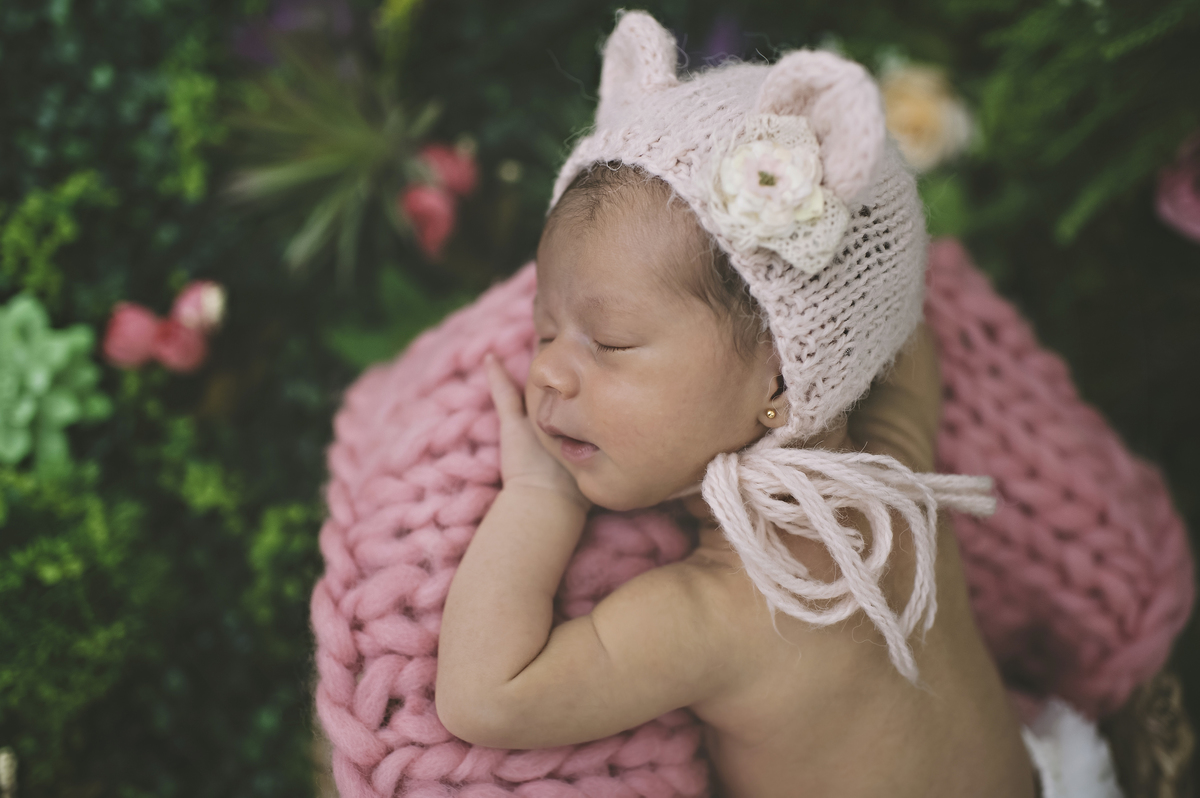 fotos newborn no jardim secreto, foto de bebê em jardim na barra da tijuca, newborn barra da tijuca, estúdio fotográfico na barra da tijuca, fotos de recém- nascidos, rita rodrigues fotografia, foto newborn, fotografia de bebês, book infantil, Barra