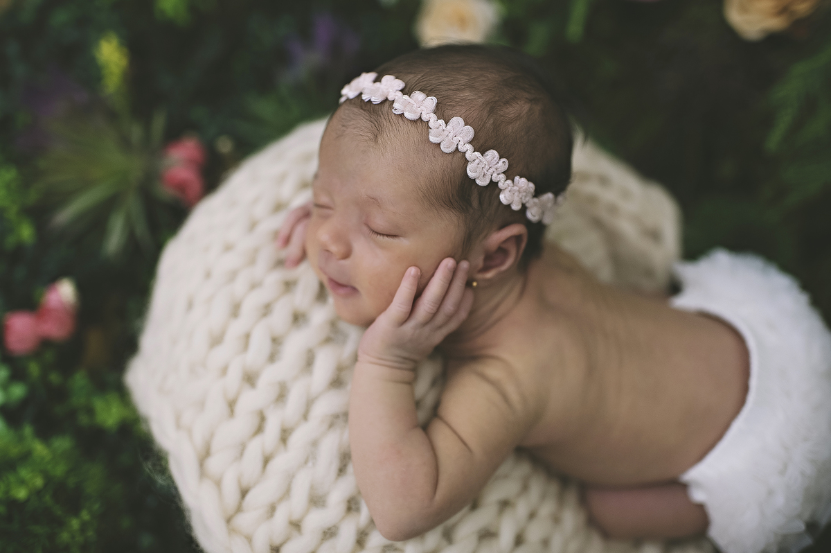 fotos newborn no jardim secreto, foto de bebê em jardim na barra da tijuca, newborn barra da tijuca, estúdio fotográfico na barra da tijuca, fotos de recém- nascidos, rita rodrigues fotografia, foto newborn, fotografia de bebês, book infantil, Barra